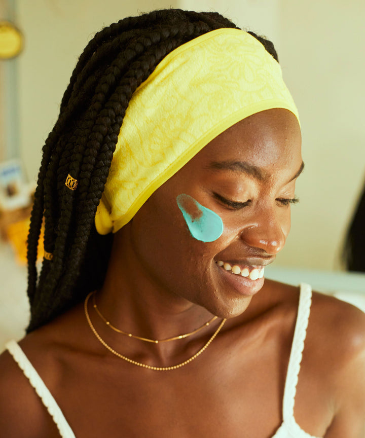 Woman wearing a yellow 